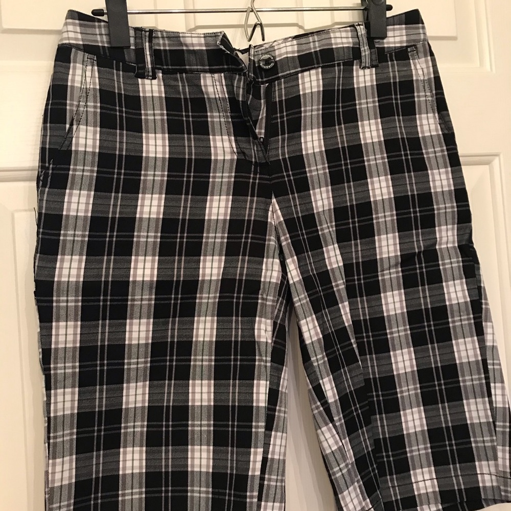 Quagmire golf shorts size 4